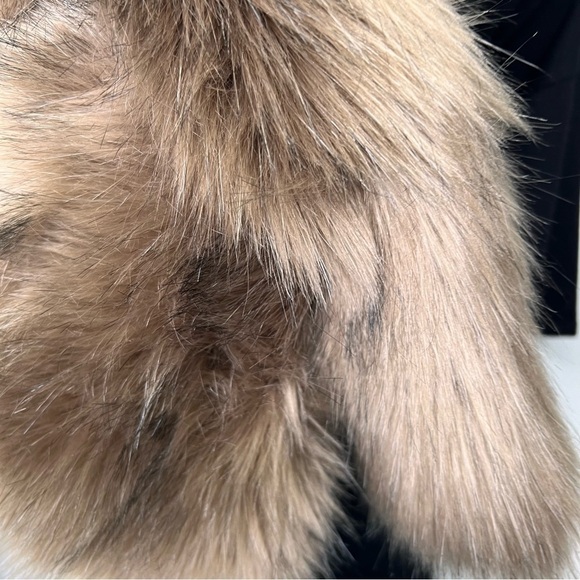 JustFab Faux Fur Dipped Fur Stole - Picture 6 of 9